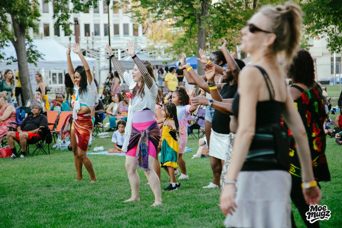 RRF25 festival crowd dancing on the grass